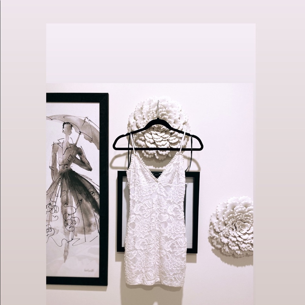 White mini dress with lining